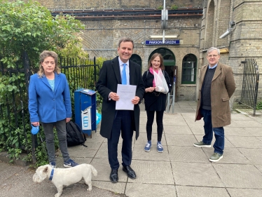 Greg Hands MP at Parsons Green Tube Station 