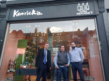 Greg Hands MP visits Kenrick’s Wines in Fulham 